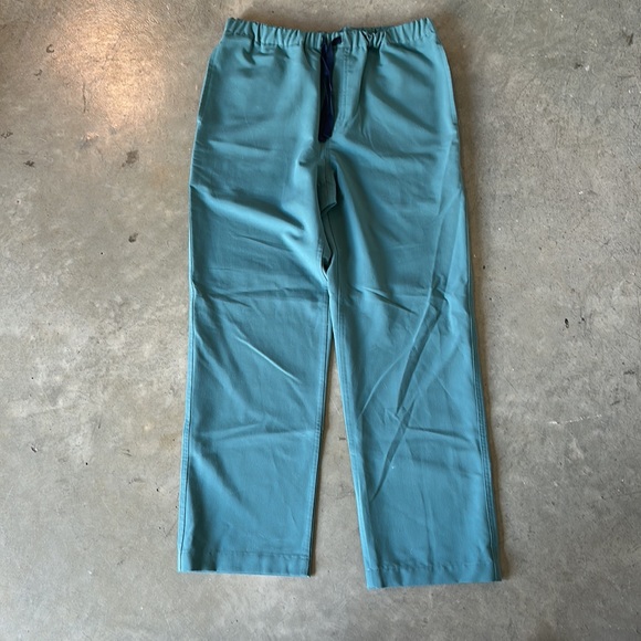 2 full sets of FIGS scrubs with two extra different styles of pants - Picture 5 of 6